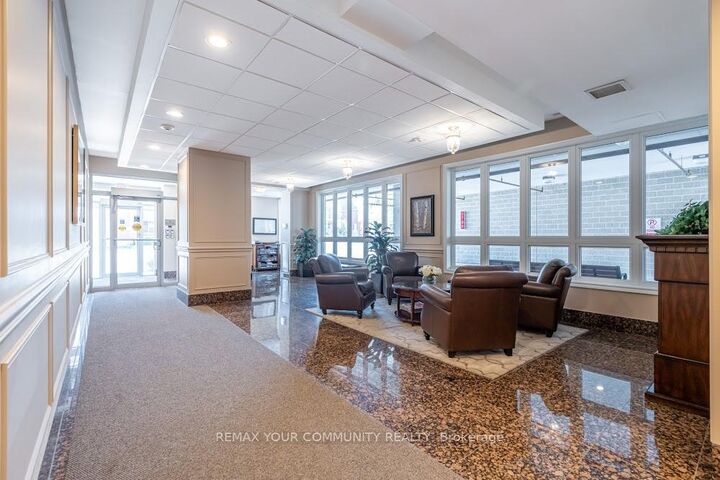 Property Photo:  15450 Yonge Street 414  ON L4G 1P2 