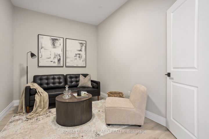 Property Photo:  33318 Richmond Street 208  ON N0M 2J0 