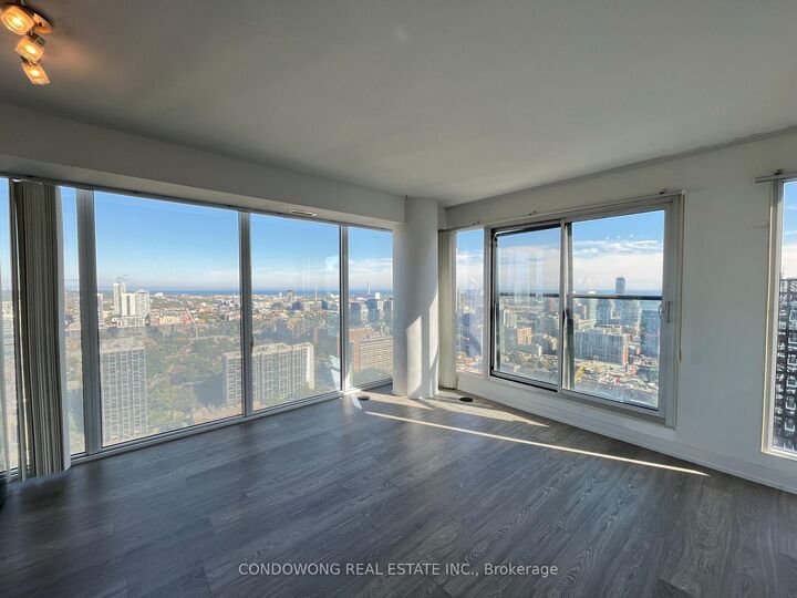 Property Photo:  181 Dundas Street E 3905  ON M5A 0N5 