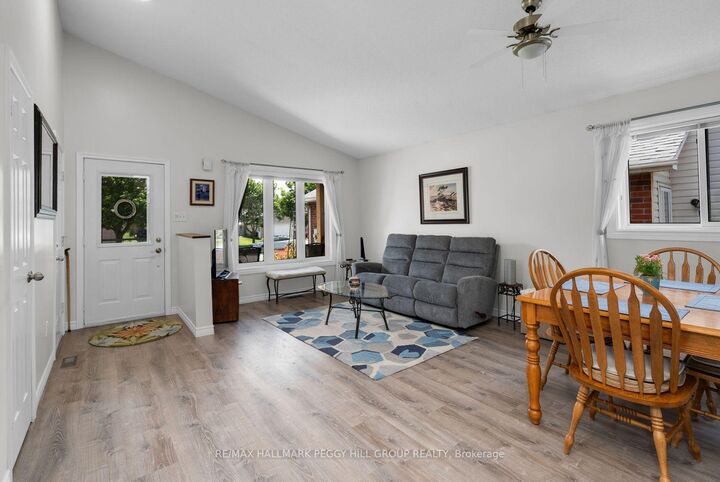 Property Photo: 18 Draper Crescent ON L4N 8A9