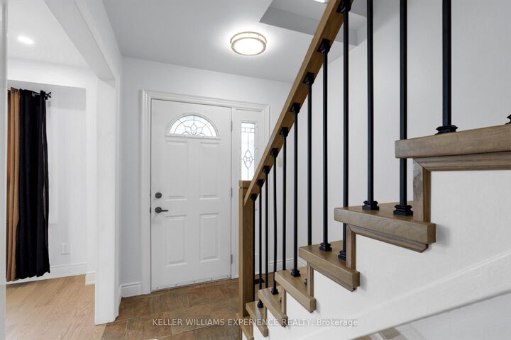 Photo de la propriété:  49 Daphne Crescent  ON L4M 2Y7 