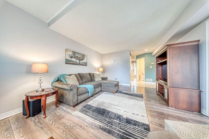 Property Photo:  589 Blackwood Boulevard  ON L1K 2N4 
