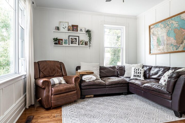 Property Photo:  104 Ontario Street S  ON N4X 1C2 