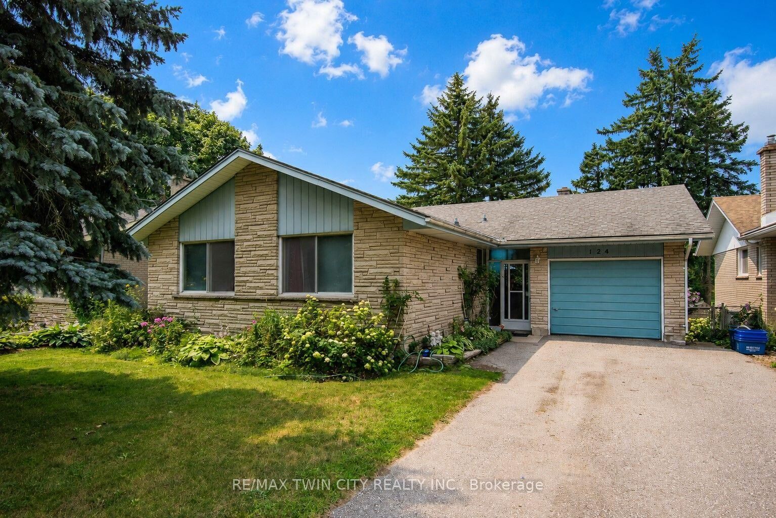 Property Photo: 124 Carwood Avenue ON N2G 3B9