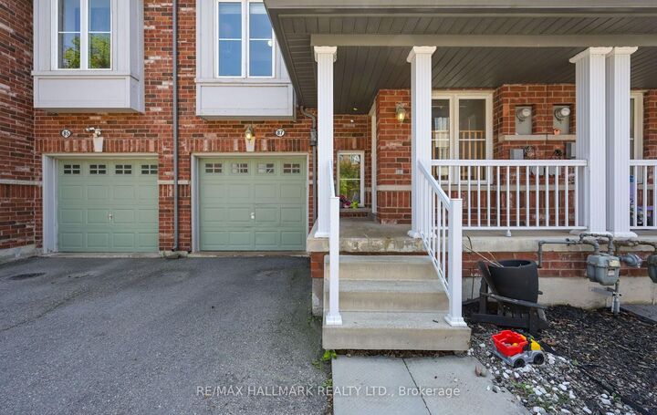 Property Photo:  15 Old Colony Road 87  ON L4E 4L5 