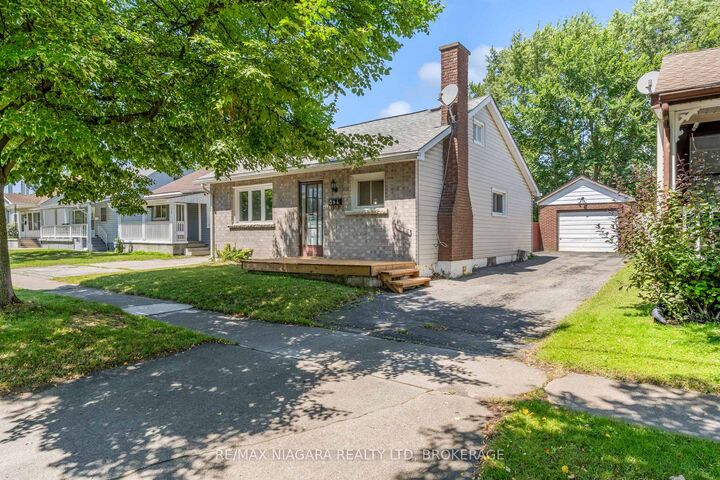 Property Photo:  394 Simpson Avenue  ON L3B 4Z2 