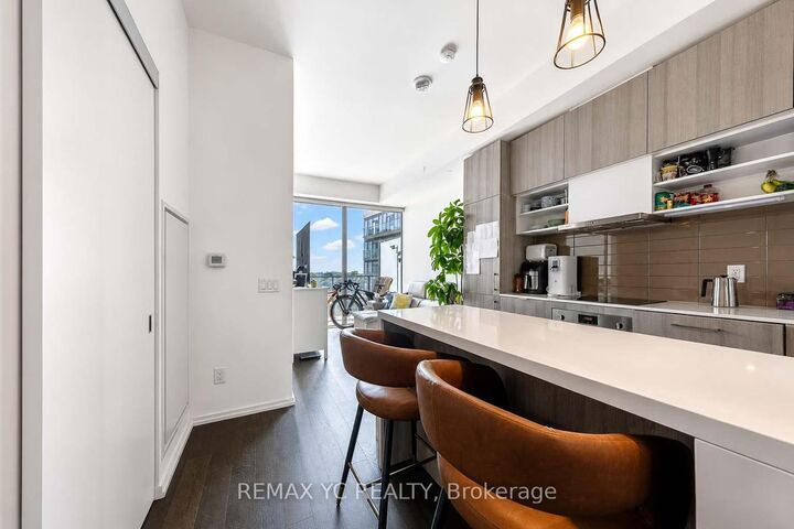 Property Photo: 8 Hillsdale Avenue E 1540 ON M4S 1T5