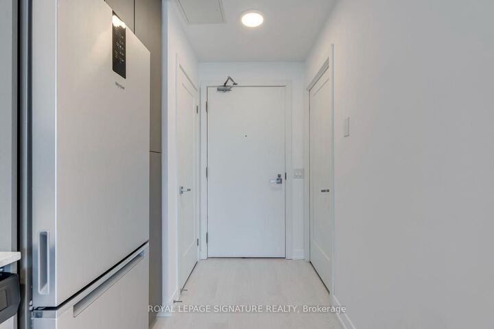 Property Photo: 415 Main Street W 417 ON L8P 0C9