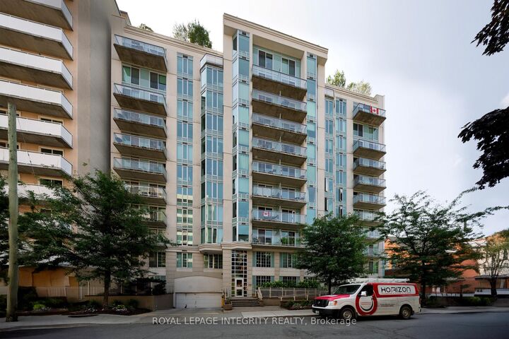 Property Photo:  138 Somerset Street 203  ON K2P 0A3 