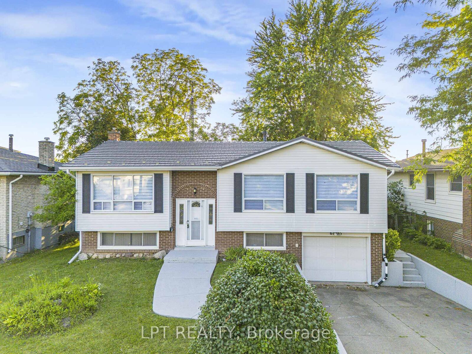 Property Photo: 6025 Belaire Avenue ON L2H 1V1