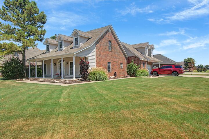 Property Photo:  110 Cambridge  OK 74434 