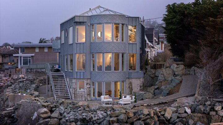Property Photo: 2179 Crescent Rd BC V8S 2H4