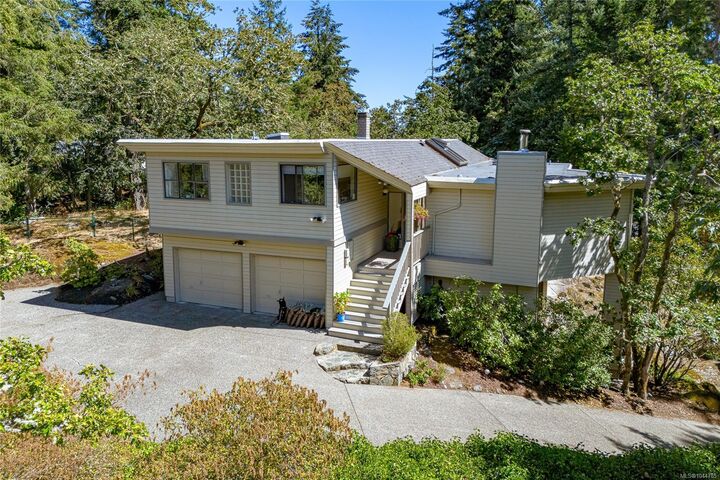 Property Photo: 4468 Autumnwood Lane BC V8X 4V8