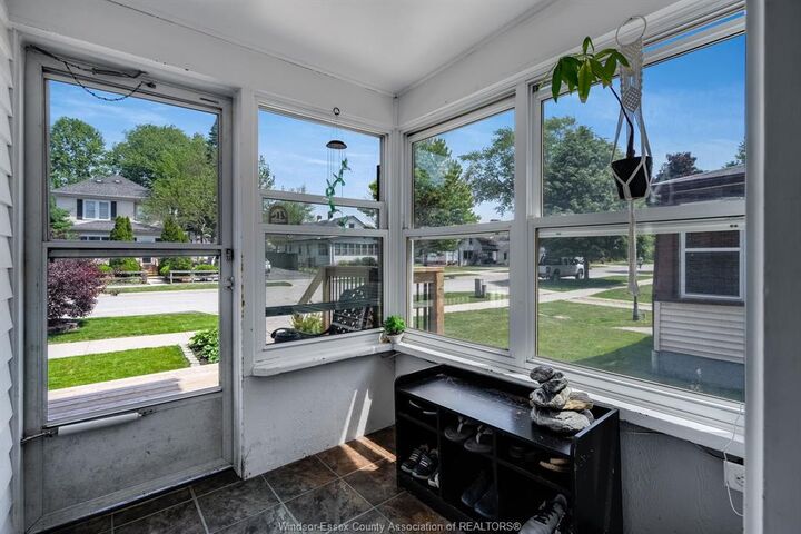 Property Photo:  25 Stanley Street  ON N9Y 1X9 