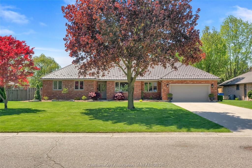 Property Photo: 27 Cramar Crescent ON N7M 6G3