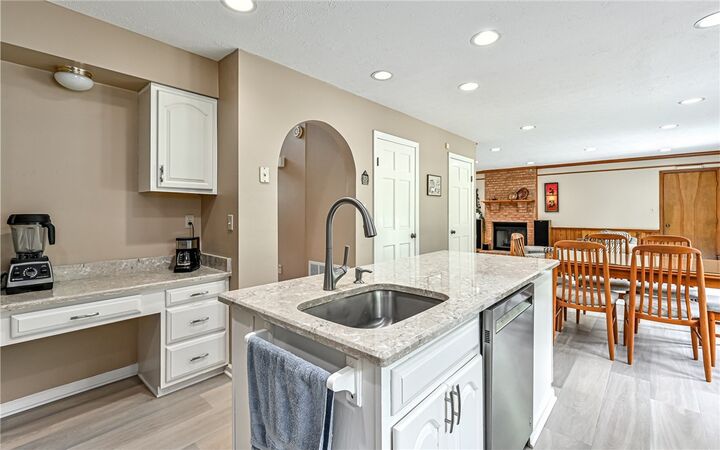 Property Photo:  4847 Shamrogue Ct  PA 15101 