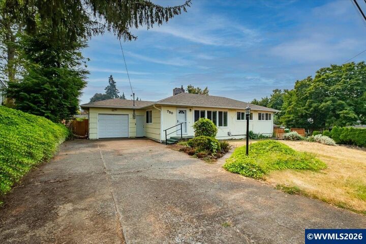 Property Photo: 750 Harris St SE OR 97302