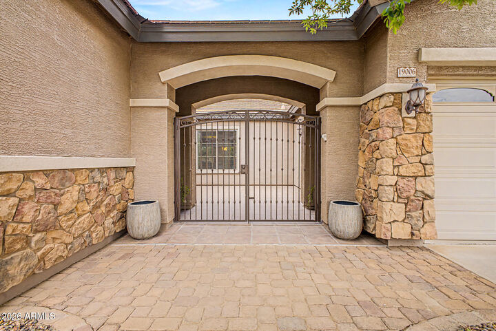 Property Photo: 19006 E Arrowhead Trail AZ 85142