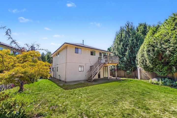 976 Hosmer Court — photo 1