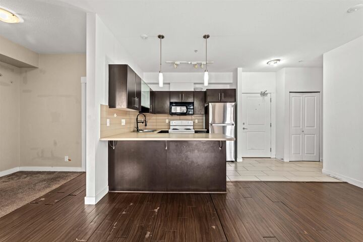 Property Photo: 33545 Rainbow Avenue 111 BC V2S 1Z6