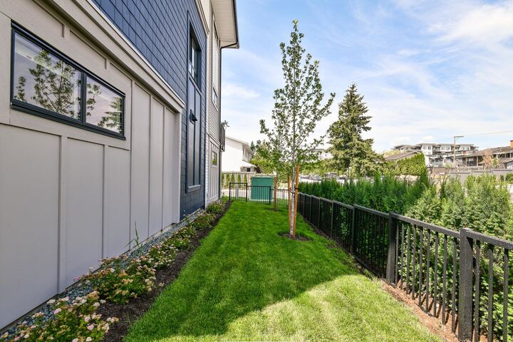 Property Photo: 33520 Kingston Avenue 10 BC V2S 0R6