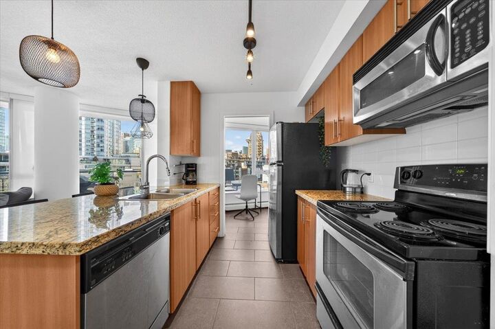 Property Photo: 58 Keefer Place 905 BC V6B 0B8