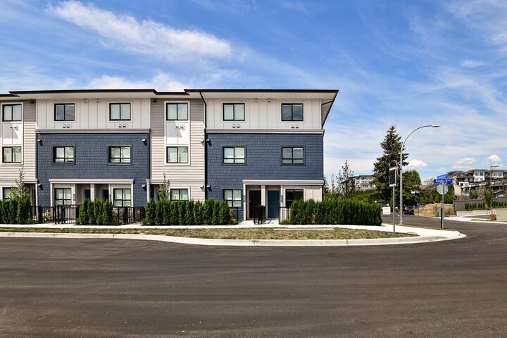 Property Photo: 33520 Kingston Avenue 7 BC V2S 0R6