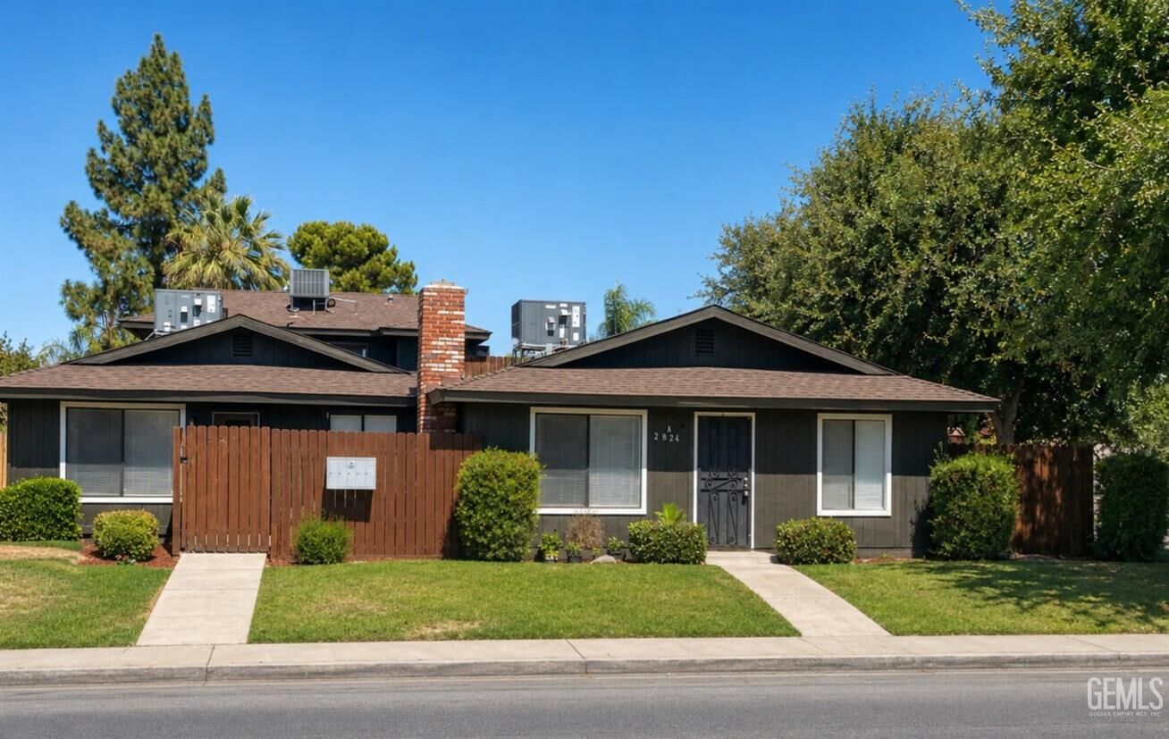 Property Photo:  2824 N Half Moon Drive  CA 93309 