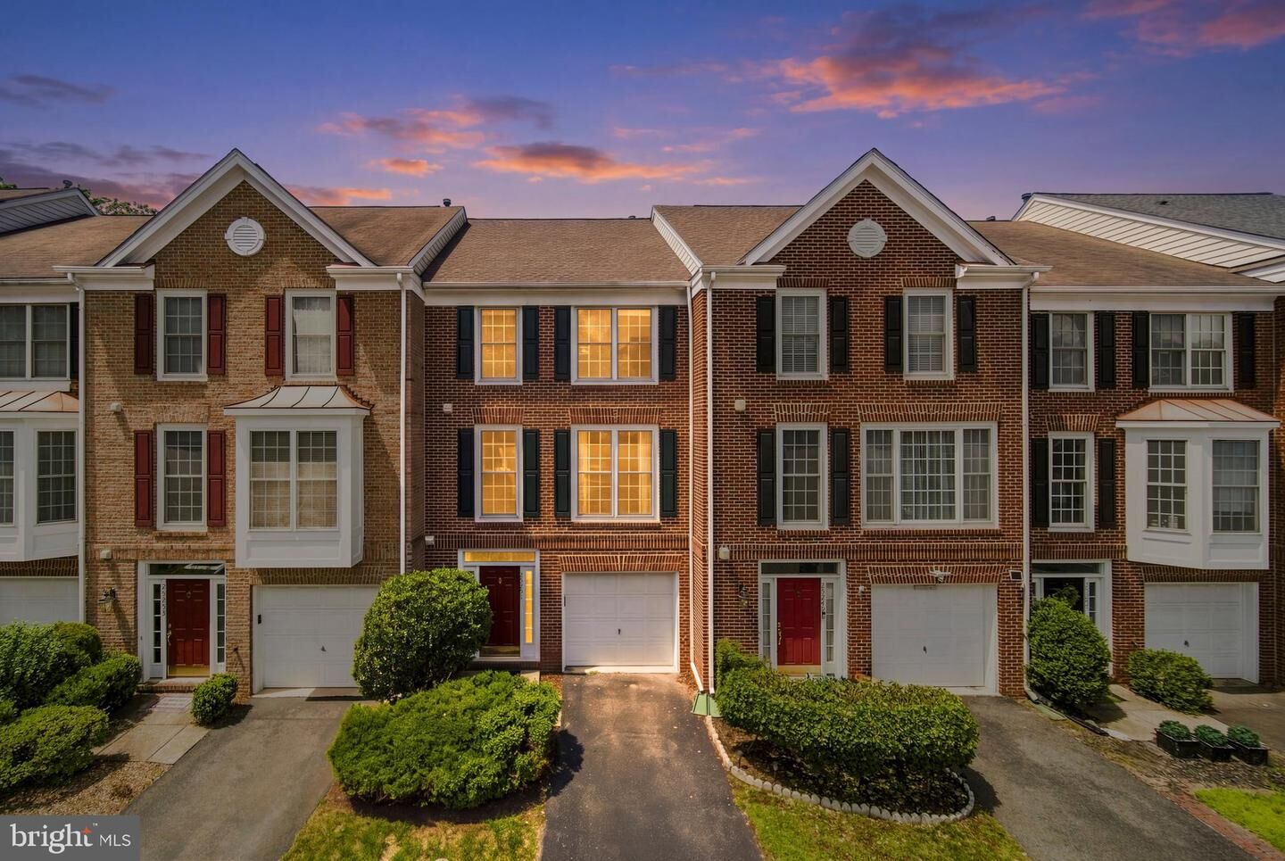 Property Photo: 25251 Dunvegan Square VA 20152