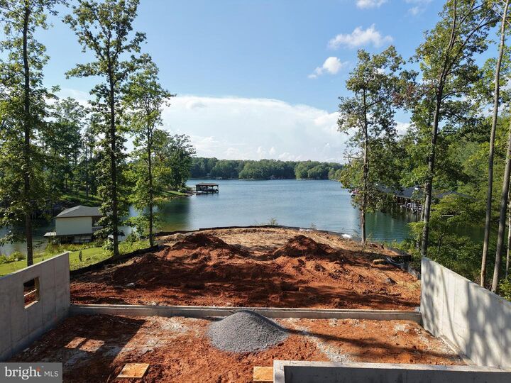 Property Photo:  38 Lighthouse Dr  VA 23024 