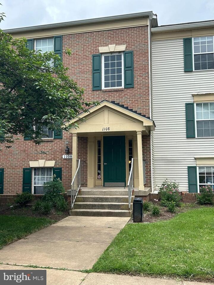 Property Photo: 1108 Huntmaster Terrace NE 202 VA 20176