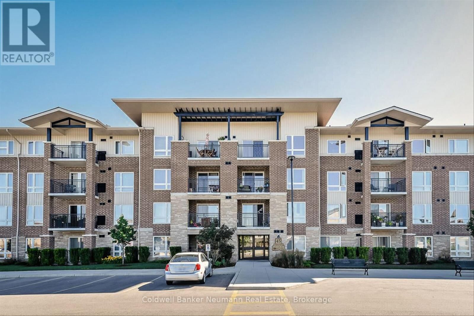Property Photo:  45 Kingsbury Square 301  ON N1L 0L2 