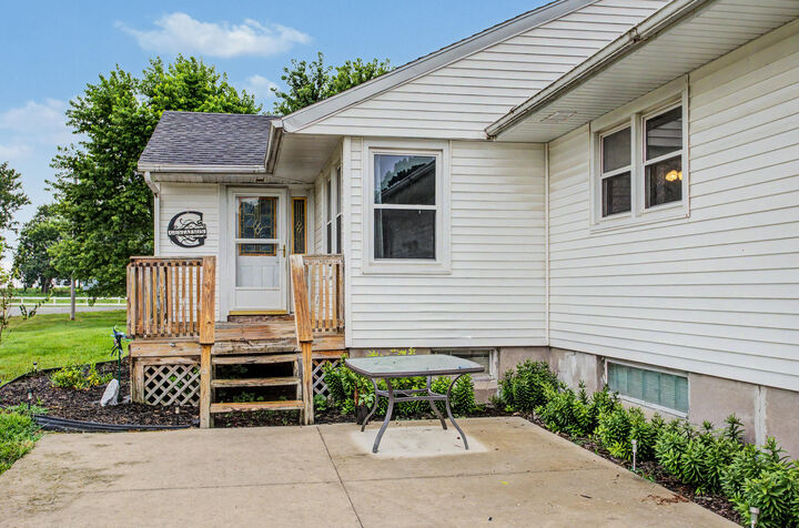 Property Photo: 618 South Street IA 50056