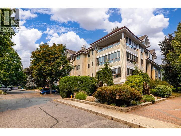 Property Photo:  940 Glenwood Avenue 111  BC V1Y 9P2 