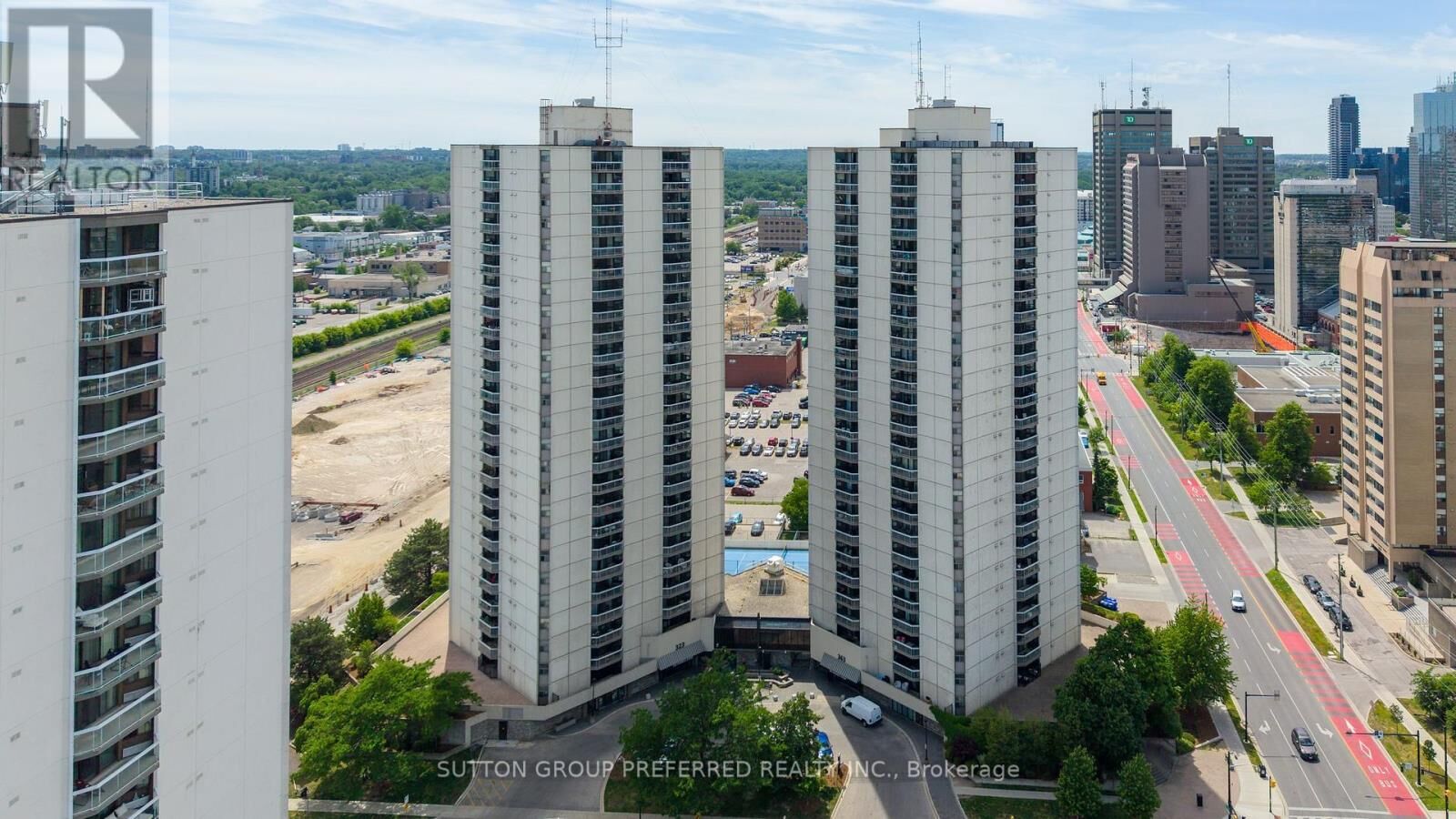 Property Photo:  363 Colborne Street 1604  ON N6B 3N3 
