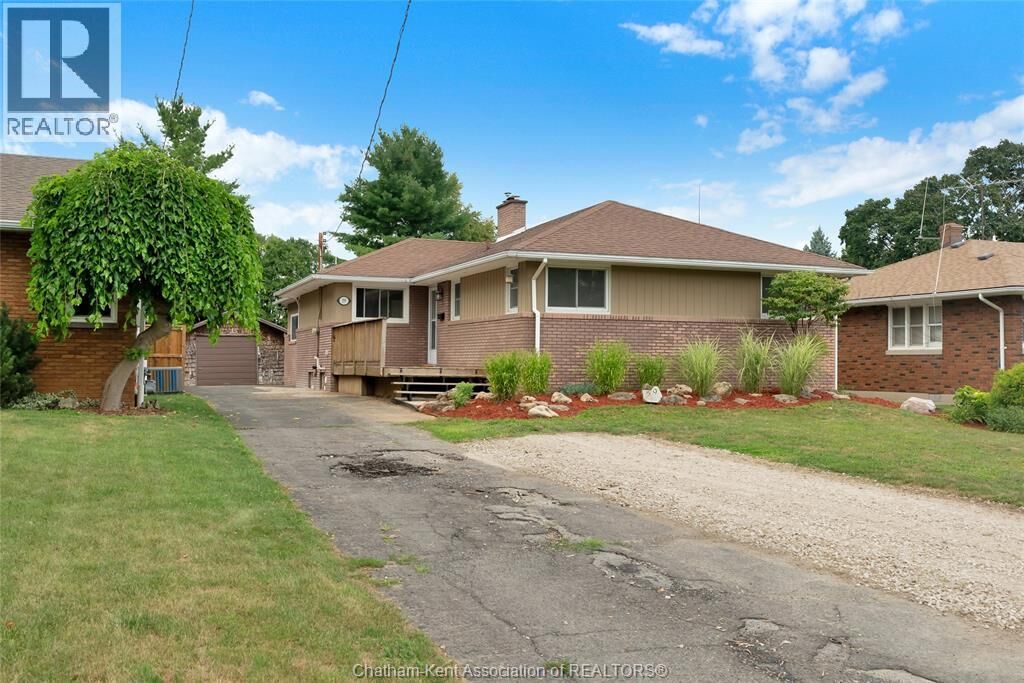 Property Photo: 59 Wiltshire Drive ON N7L 2N4