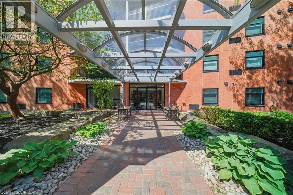 Property Photo: 9 Bonheur Court 506 ON N3P 1Z5