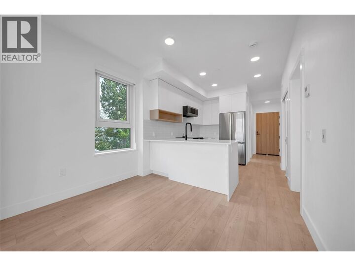 Property Photo: 620 Coronation Avenue 312 BC V1Y 7A1