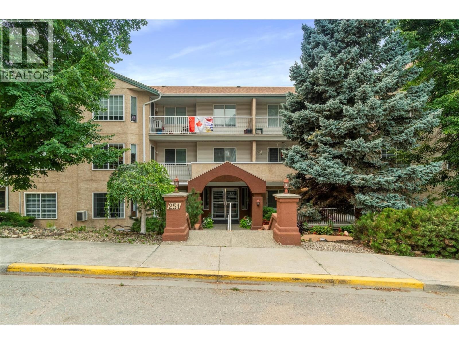 Property Photo:  251 6 Street Southeast 303  BC V1E 1J9 