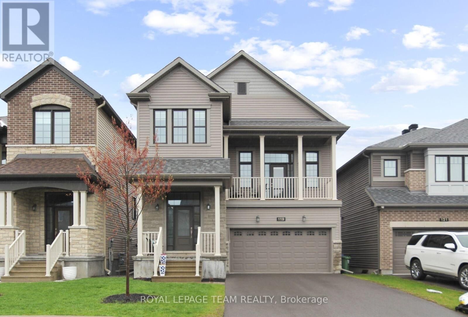 Property Photo: 119 Discovery Street ON K2S 0Z9