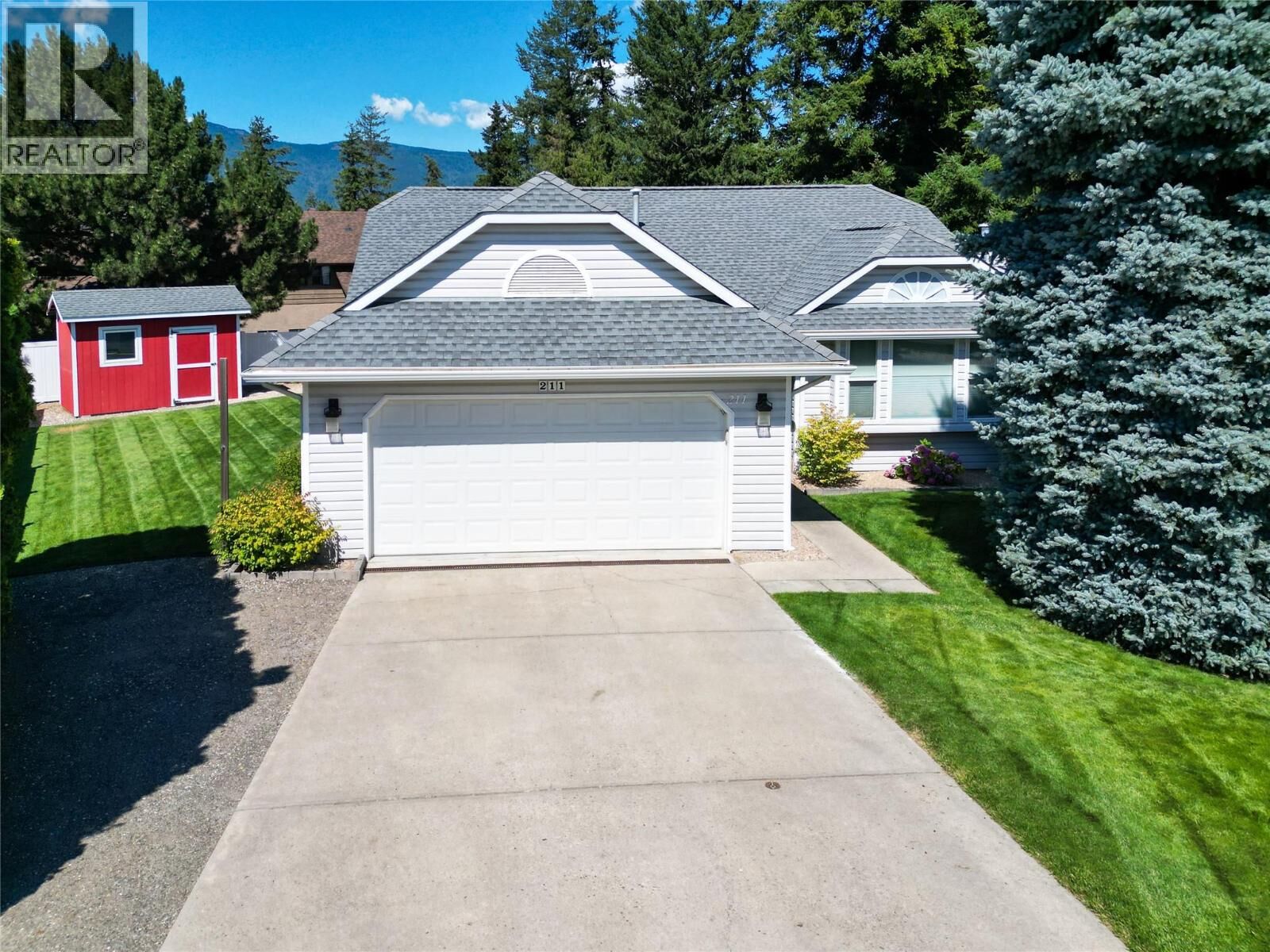 Property Photo: 211 15 Street Northeast BC V1E 1N5