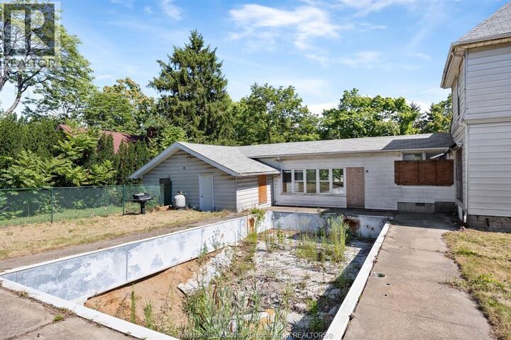 Property Photo:  3770 Sandwich Street  ON N9C 1C1 