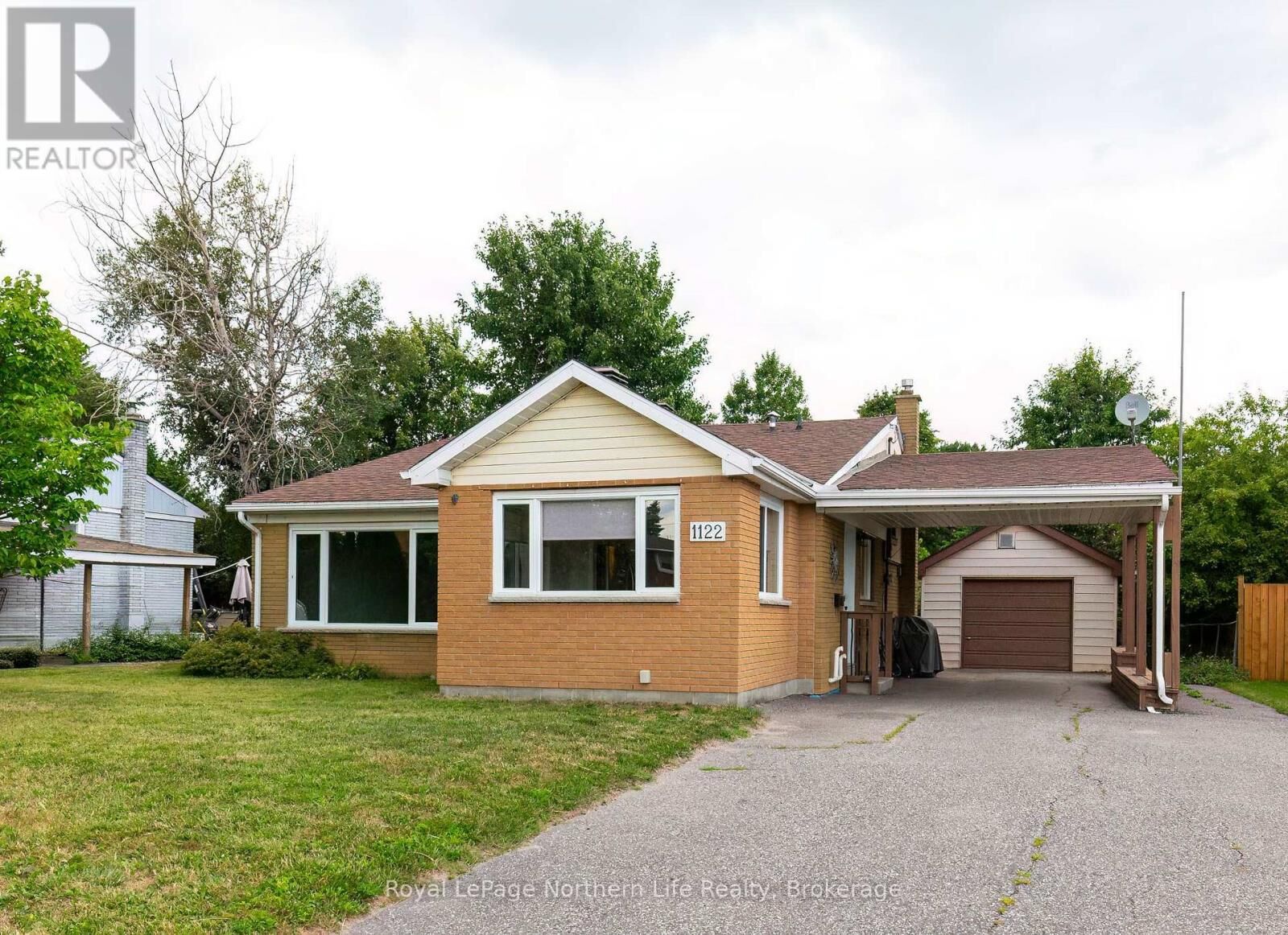 Property Photo: 1122 Athlone Street ON P1B 5C1