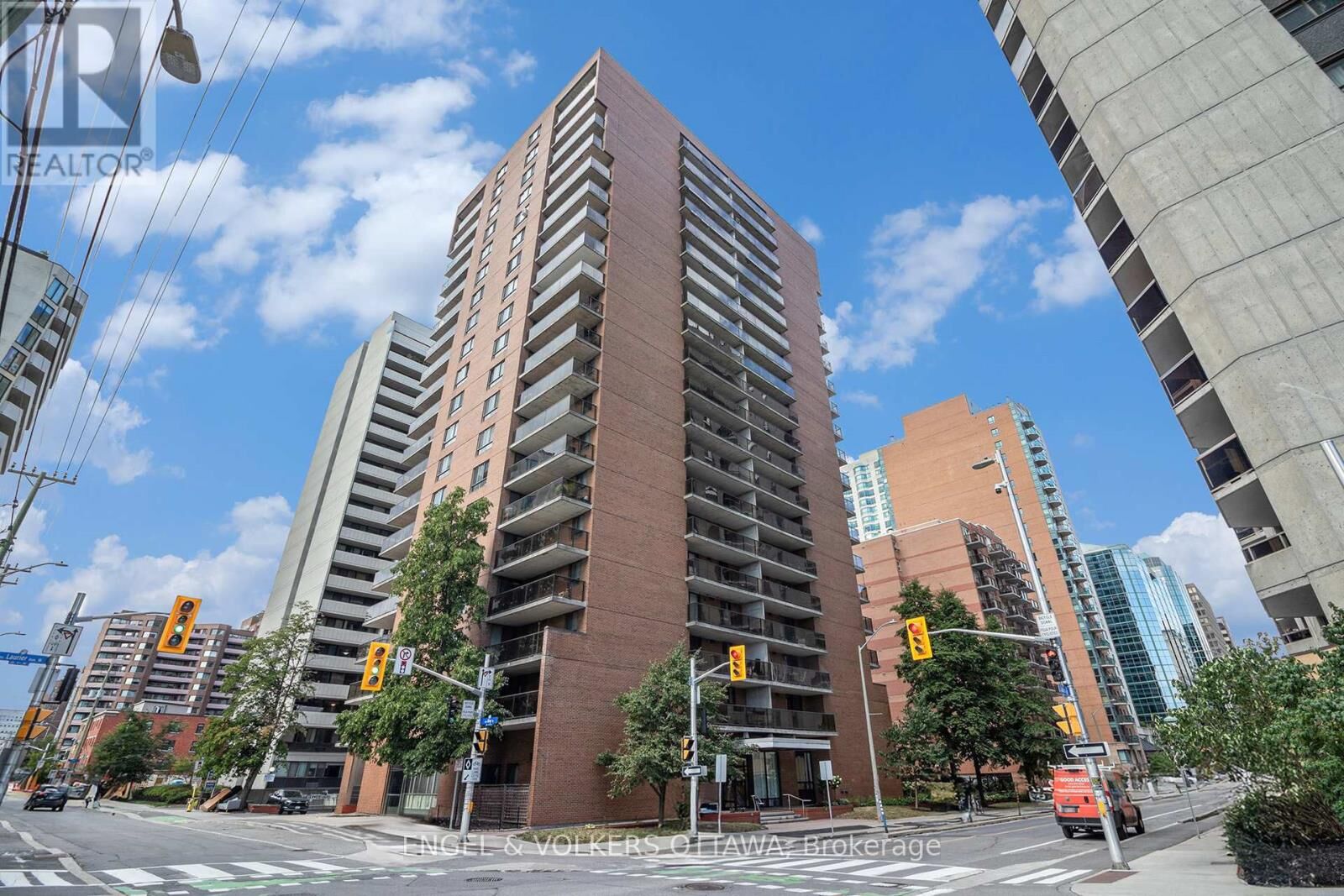 Property Photo: 475 Laurier Avenue West 907 ON K1R 7X1
