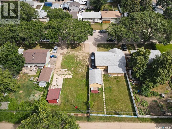 Property Photo:  1713 D Avenue N  SK S7L 1N7 