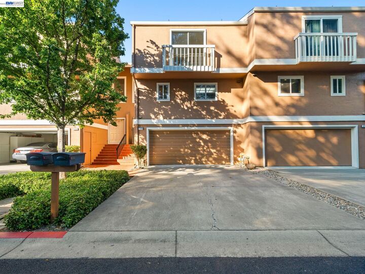 Property Photo:  37886 Bright Cmn  CA 94536 