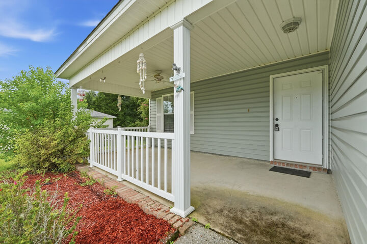 Property Photo: 168 Cabana Way FL 32536