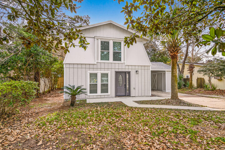 Property Photo: 16 NW Cinderella Lane FL 32547