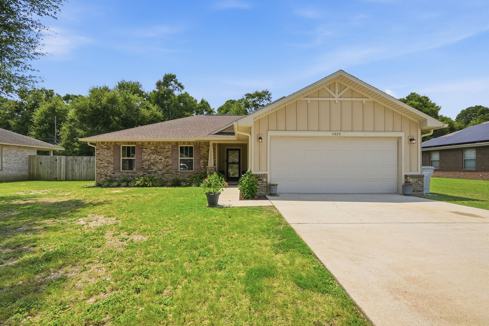 Property Photo: 4325 Glen Forest Drive FL 32583