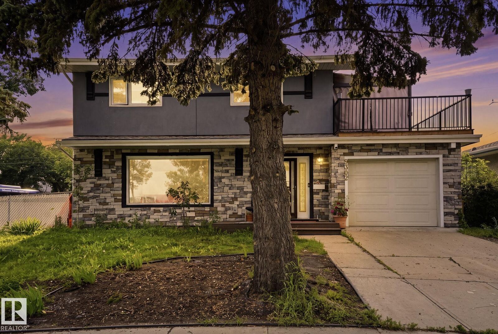 Property Photo:  9302 165 Street NW  AB T5R 2S4 